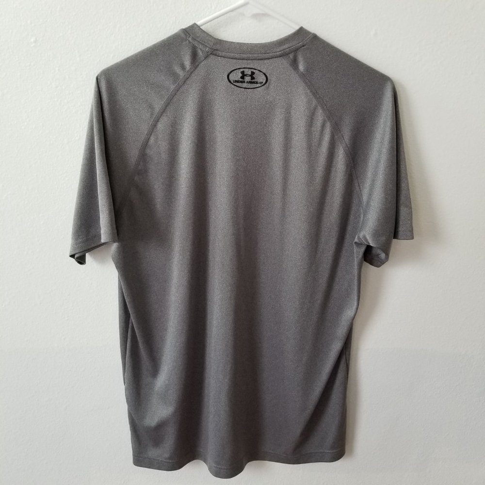 Under Armour Loose Heatgear Size Medium. Excellent condition. - Picture 2 of 7